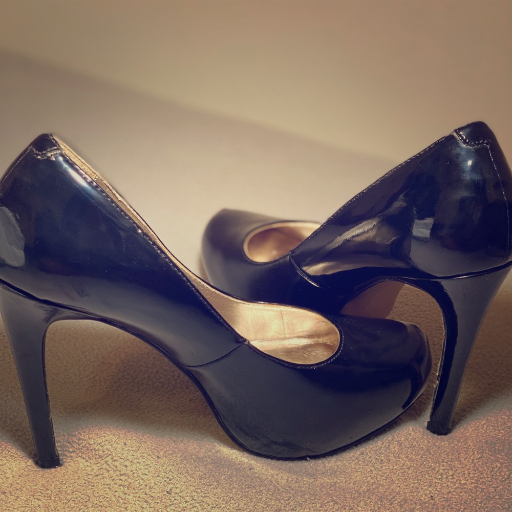 Steve Madden Black Patent Meltz Pump
